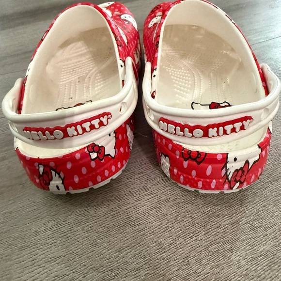 Hello Kitty Crocs - Picture 2 of 3
